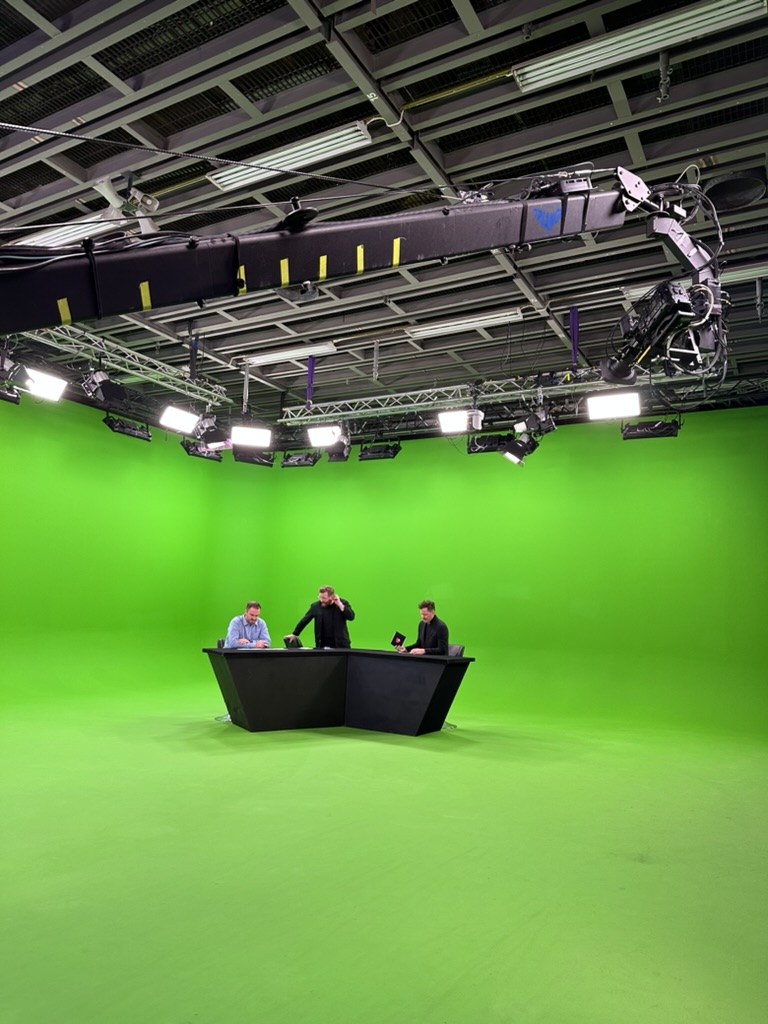 Studioproduktion framför green screen