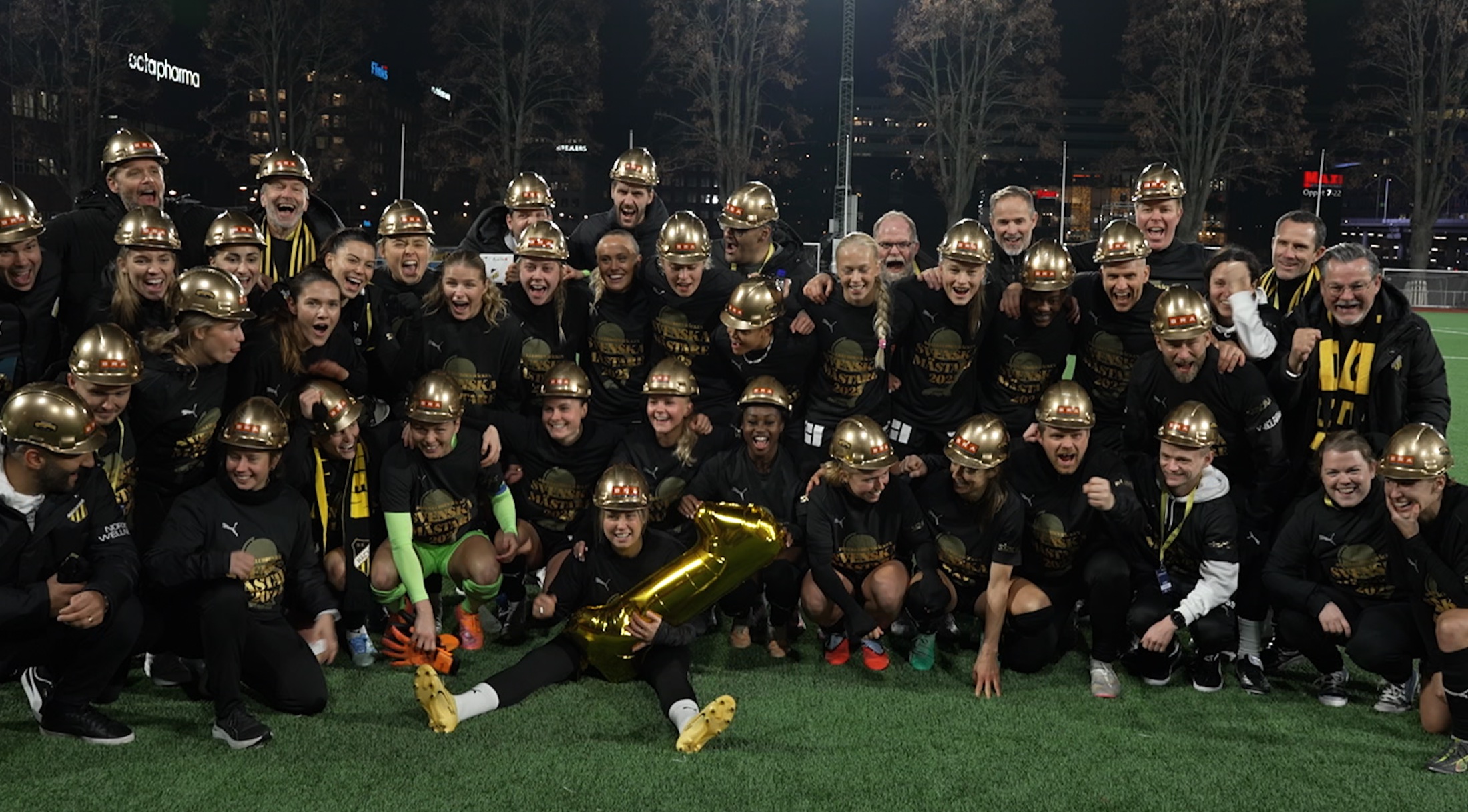 Fotbollslag firar ett mästerskap