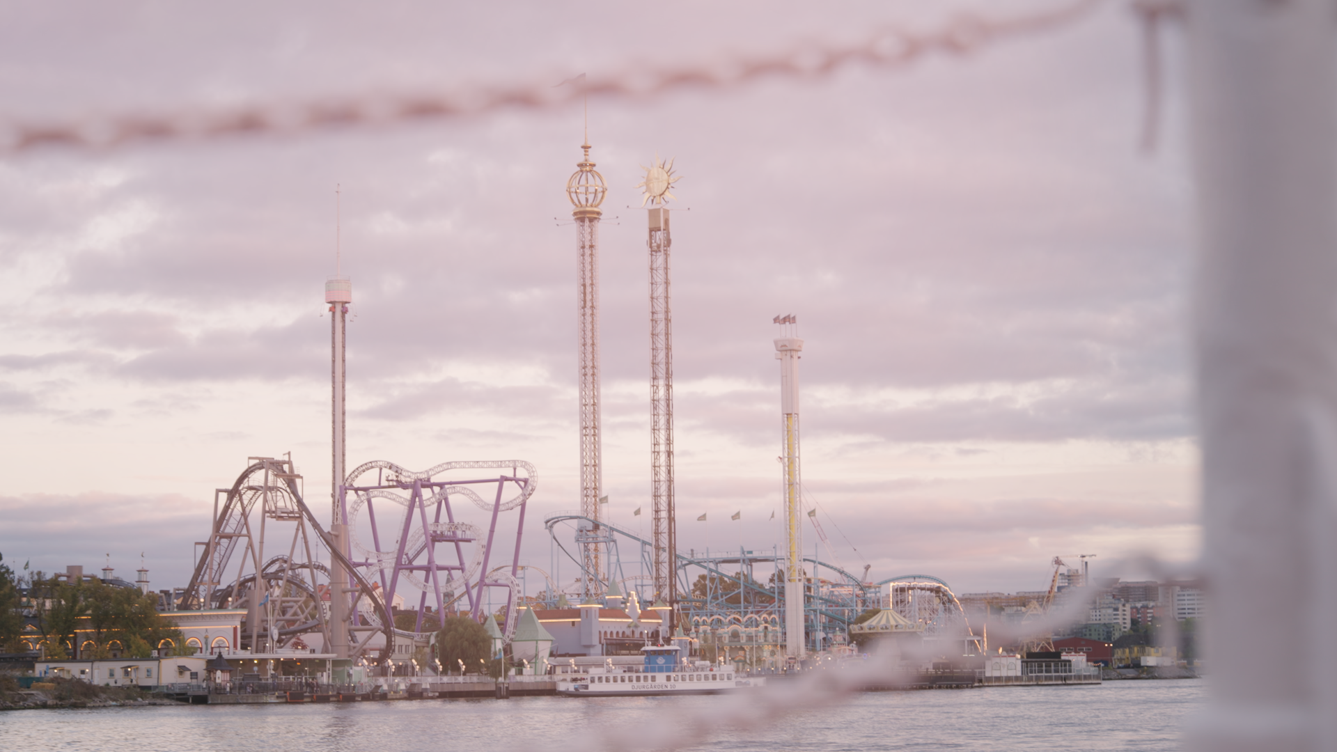 Gröna Lund sett över vattnet